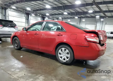 2011 Toyota Camry Base z USA, uszkodzony, nr VIN 4T1BF3EK8BU153347